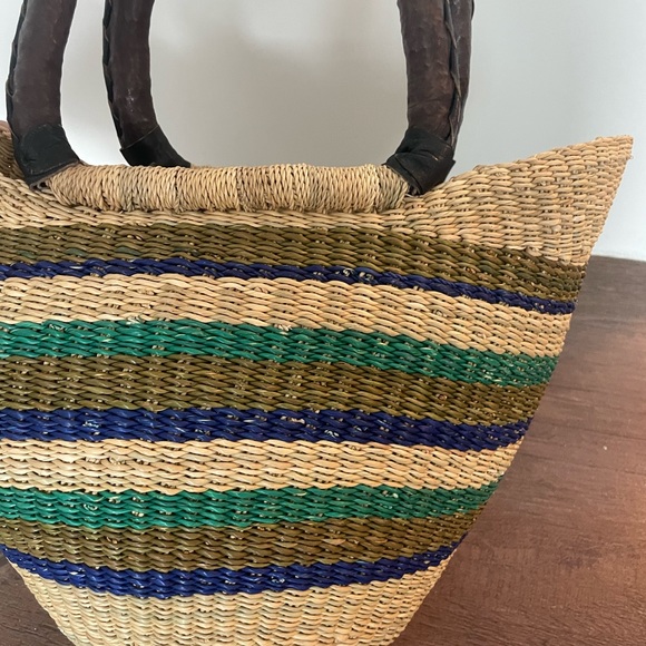 Hand woven artisan basket bag (small) - Picture 4 of 4